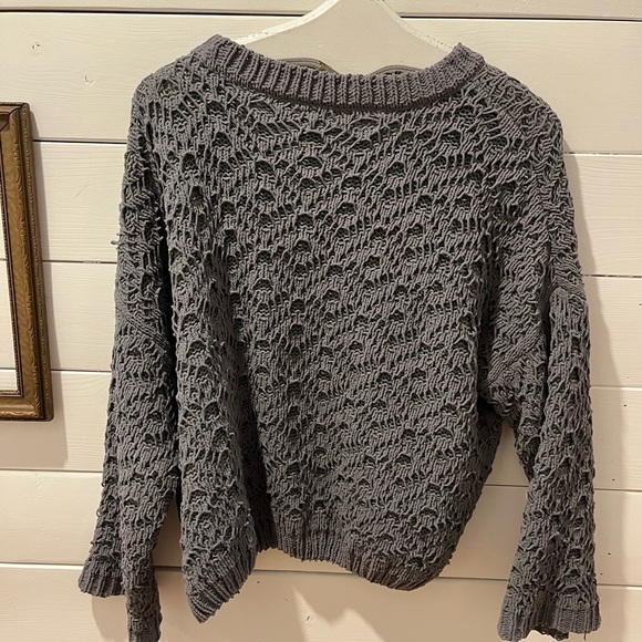 Moon & Madison gray Bell Sleeve Knit Sweater Size L - Picture 7 of 9